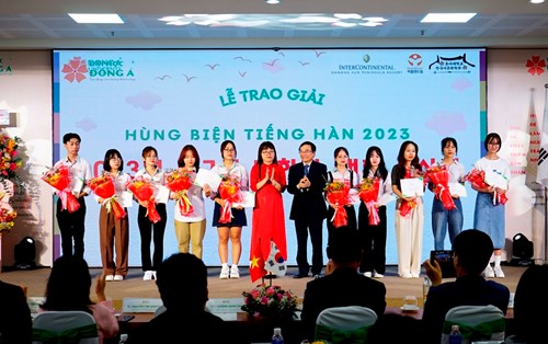 Vinh danh và trao nhiều suất học bổng giá trị cho SV xuất sắc cuộc thi Hùng biện tiếng Hàn lần 2, năm 2023